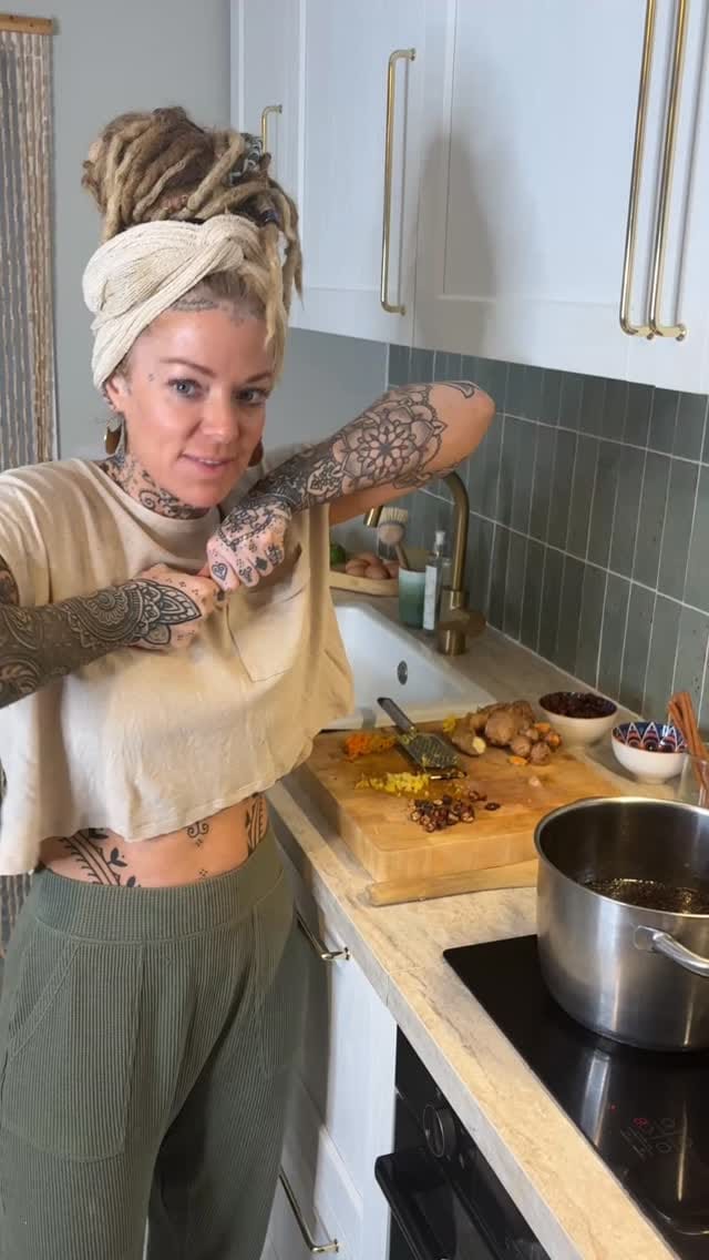 Post 7 by Meraki Room - Reflexology by Nicola Stansfield on Instagram (video)