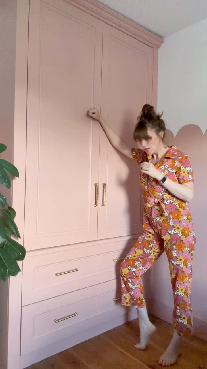 Post 4 by Victoria Emes on Instagram (video)