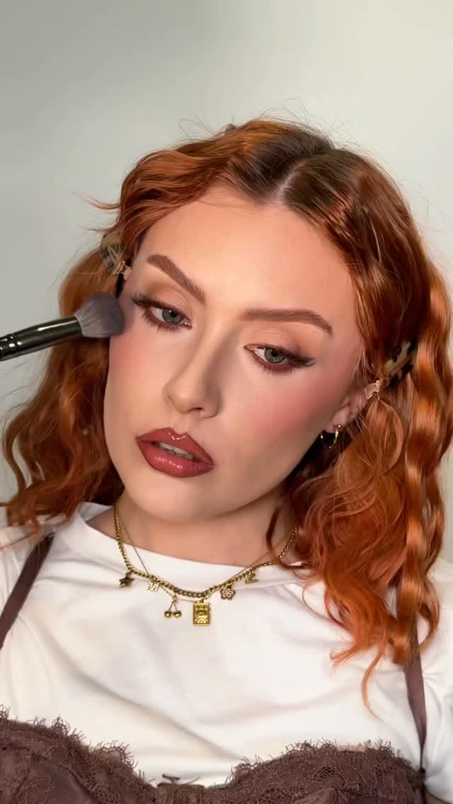 Post 4 by Victoria Grace Robson on Instagram (video)