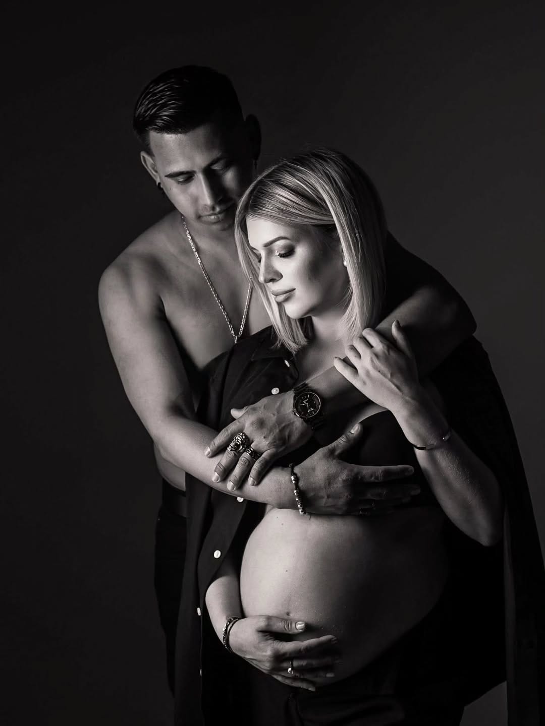 Post 2 by Maternity Pregnancy Photographer  LONDON on Instagram (image)