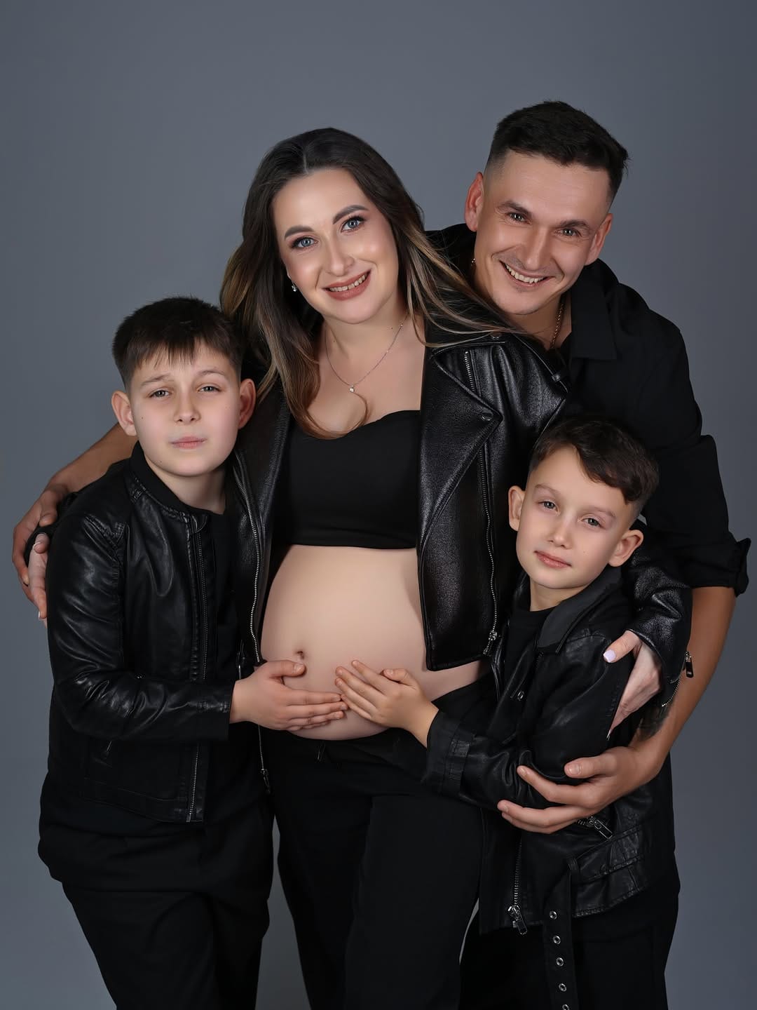 Post 6 by Maternity Pregnancy Photographer  LONDON on Instagram (carousel)
