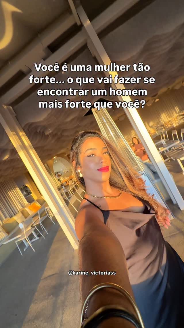 Post 4 by karine Victoriass on Instagram (video)