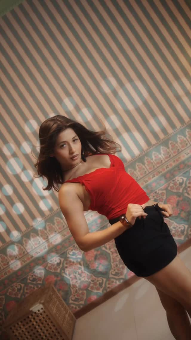 Post 5 by Sakshi Shrivas on Instagram (video)