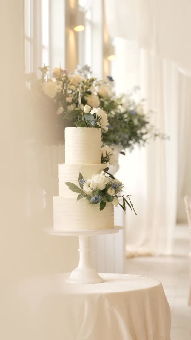 Post 10 by Alicia Victoria | Gloucestershire wedding photographer on Instagram (video)