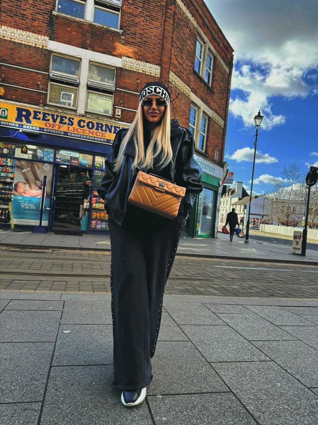 Post 6 by Adela Mihaela Punga on Instagram (image)