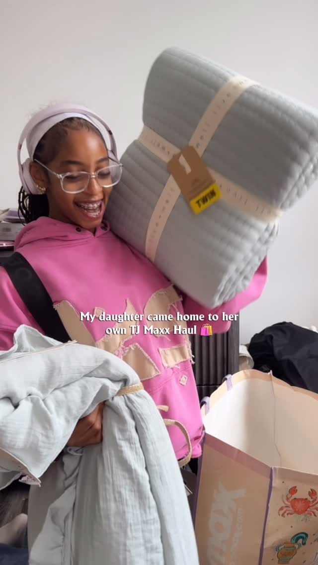 Post 6 by Gloria Ross | Mom Content Creator on Instagram (video)