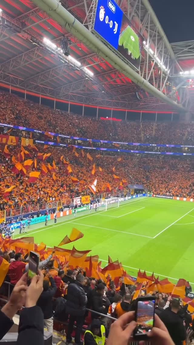 Post 5 by R A F A E L ' on Instagram (video)