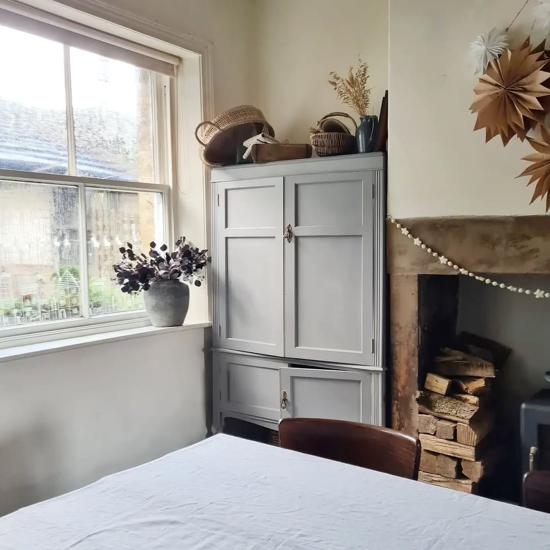 Post 1 by Jo | Neutral Vintage Home on Instagram (image)