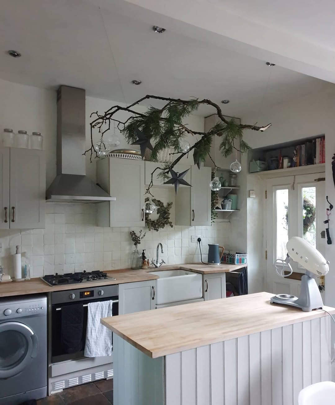 Post 4 by Jo | Neutral Vintage Home on Instagram (image)