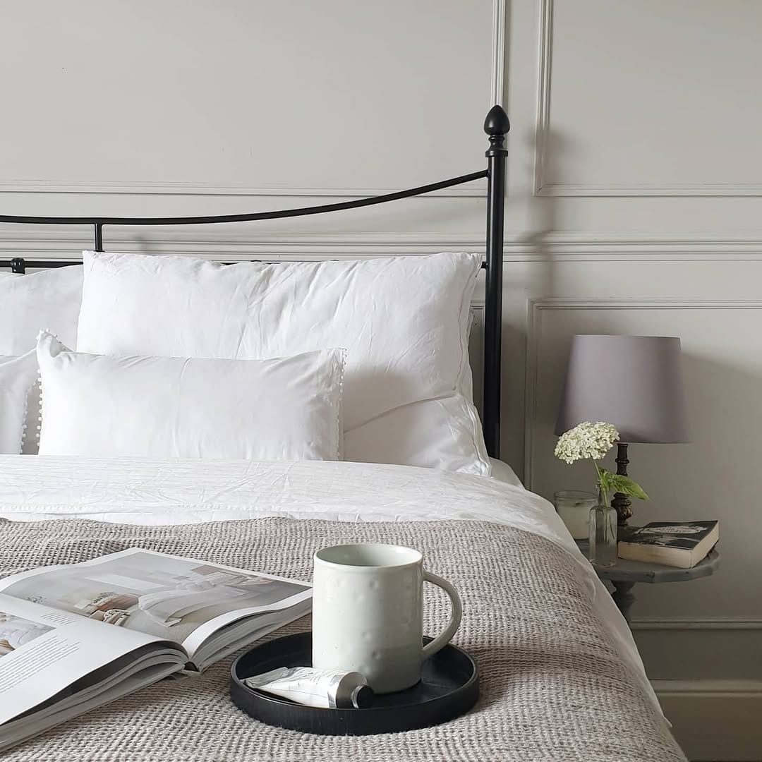 Post 3 by Jo | Neutral Vintage Home on Instagram (image)
