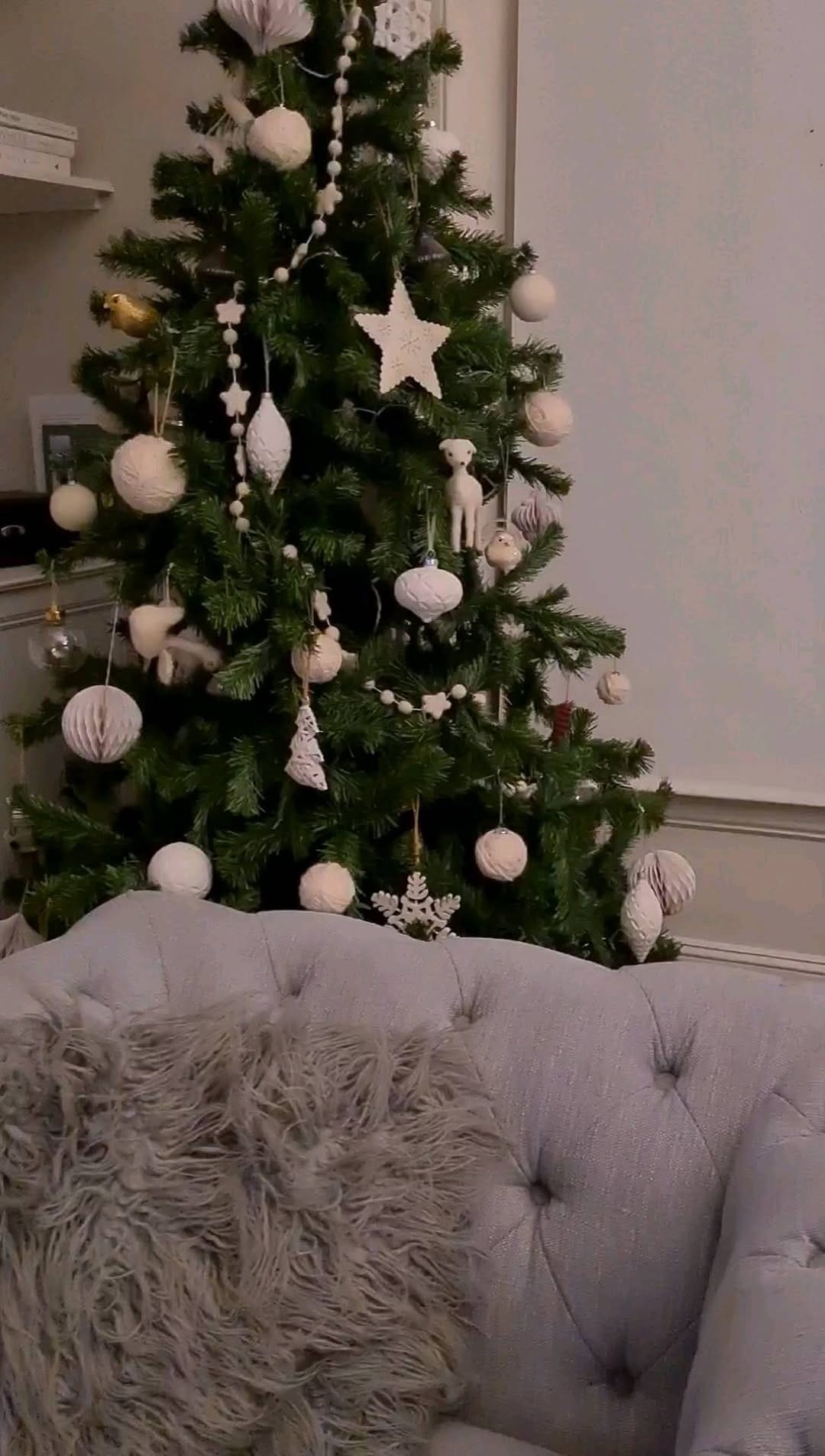Post 9 by Jo | Neutral Vintage Home on Instagram (video)