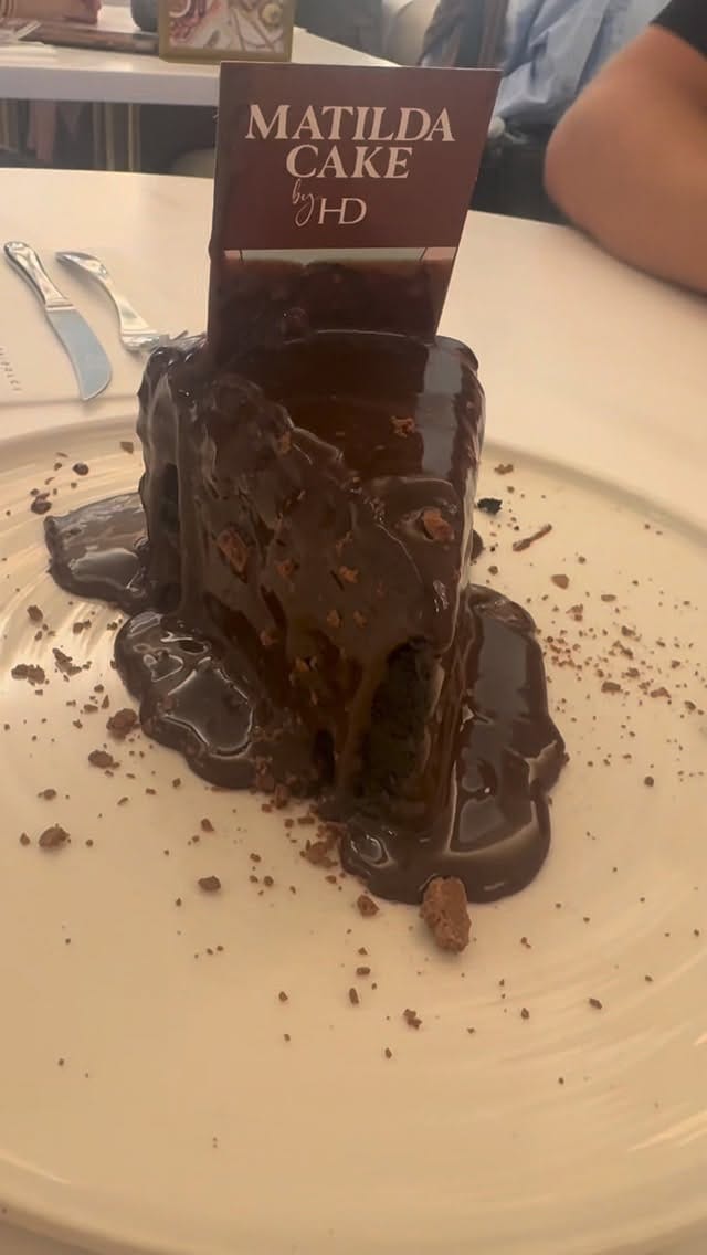 Post 3 by Charlotte Temple on Instagram (video)