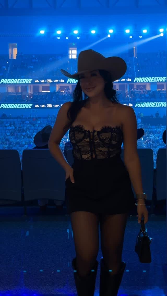 Post 3 by Victoria Enríquez on Instagram (video)