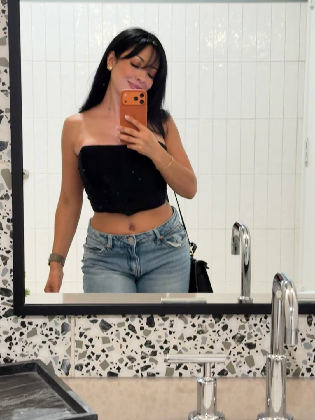 Post 6 by Victoria Enríquez on Instagram (carousel)