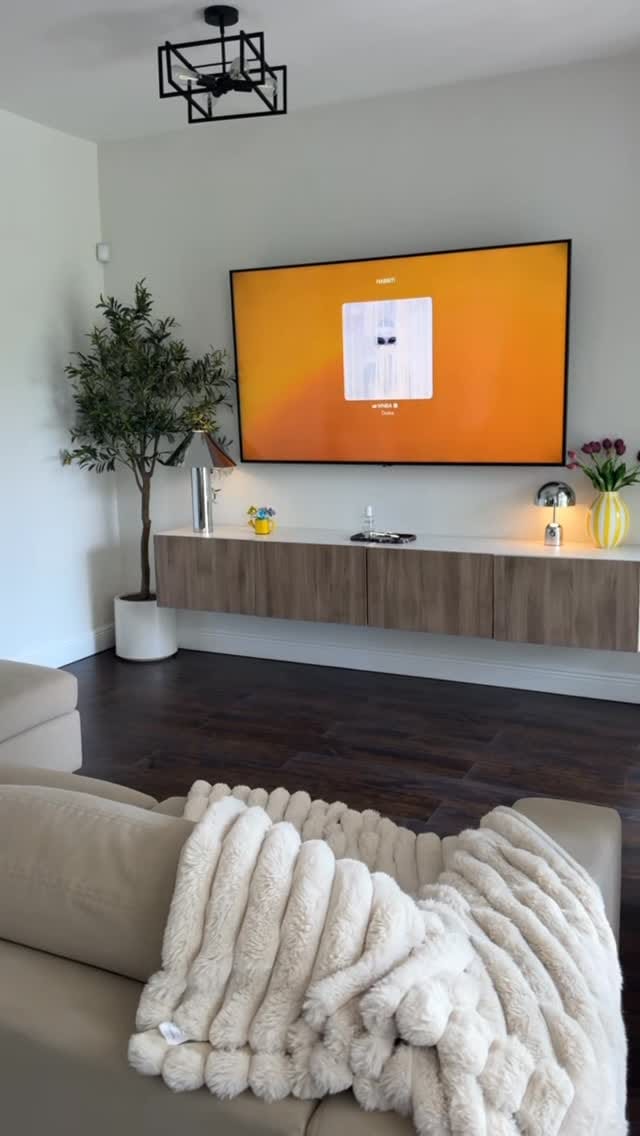 Post 2 by Victoria Calixte on Instagram (video)