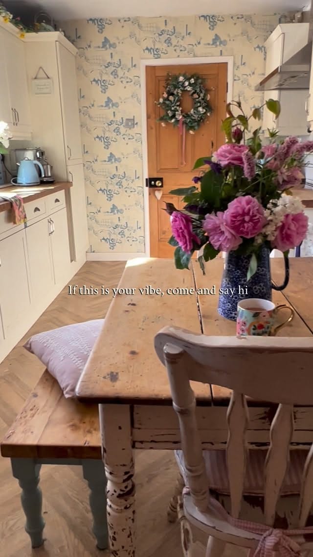 Post 3 by Cherry on Instagram (video)