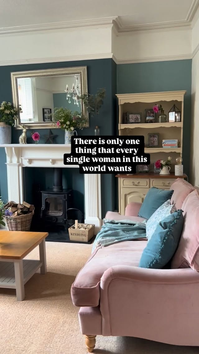 Post 6 by Cherry on Instagram (video)