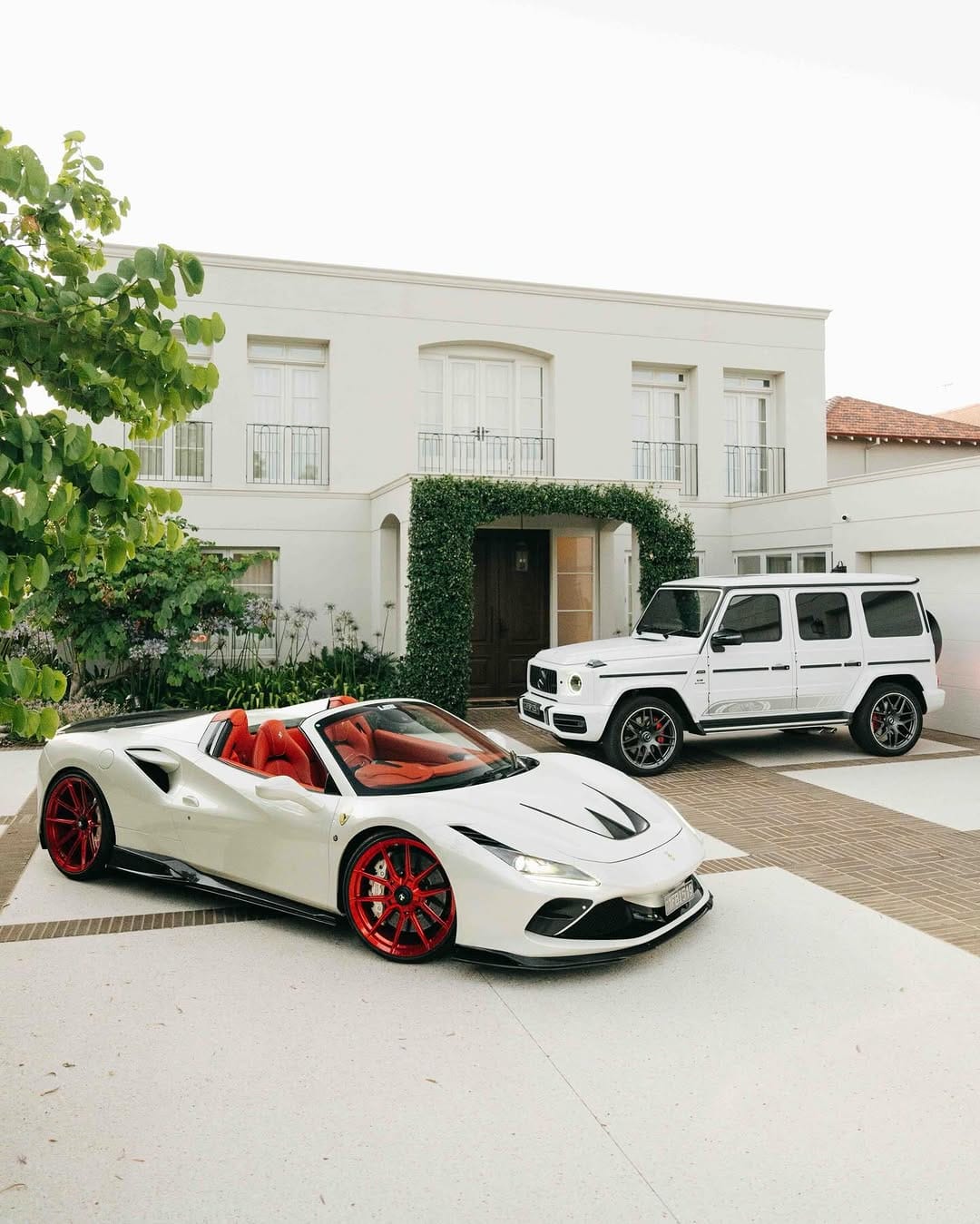 Post 2 by LEE COLLECTION on Instagram (carousel)