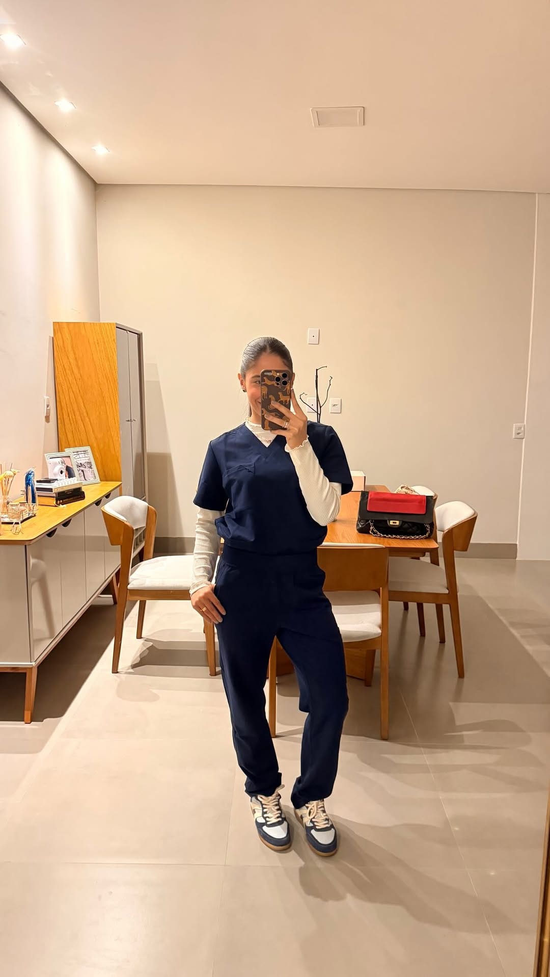 Post 4 by Victória Liery | Médica on Instagram (video)
