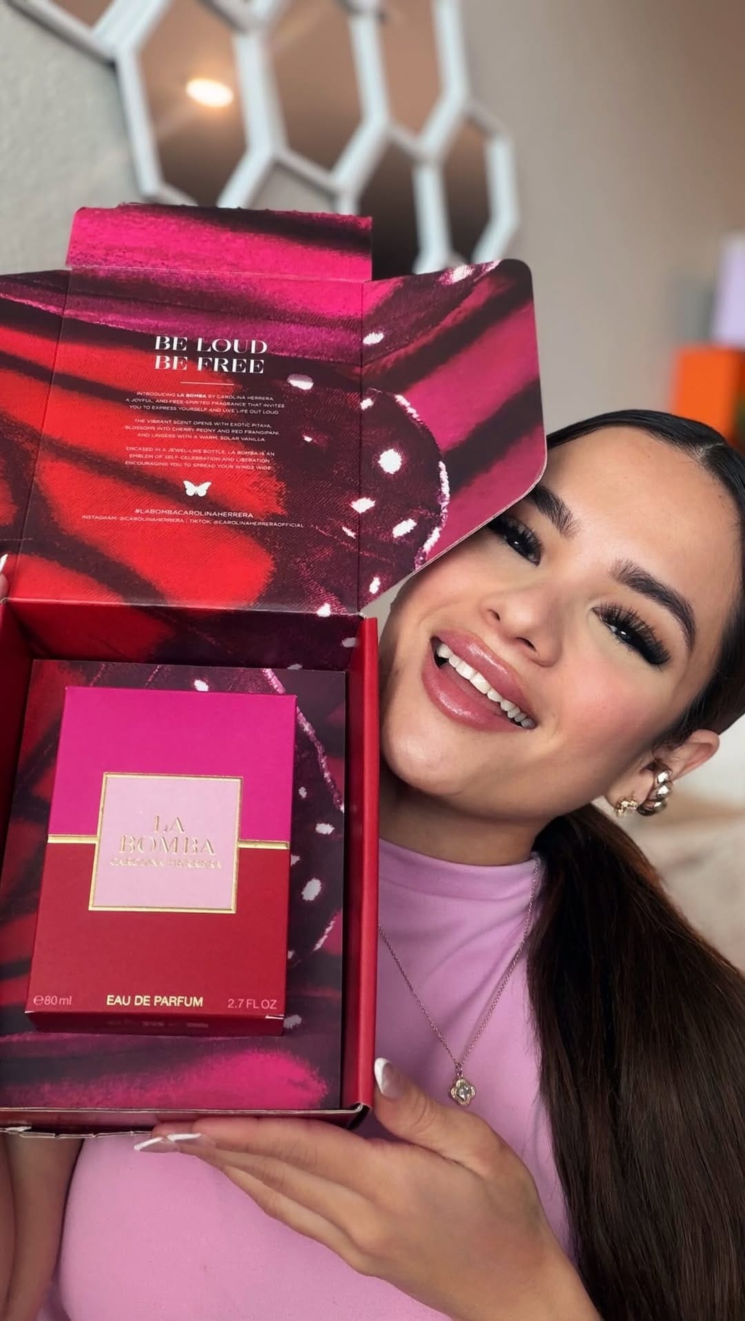 Post 1 by Naudys Castillo💄 Beauty Artist on Instagram (video)
