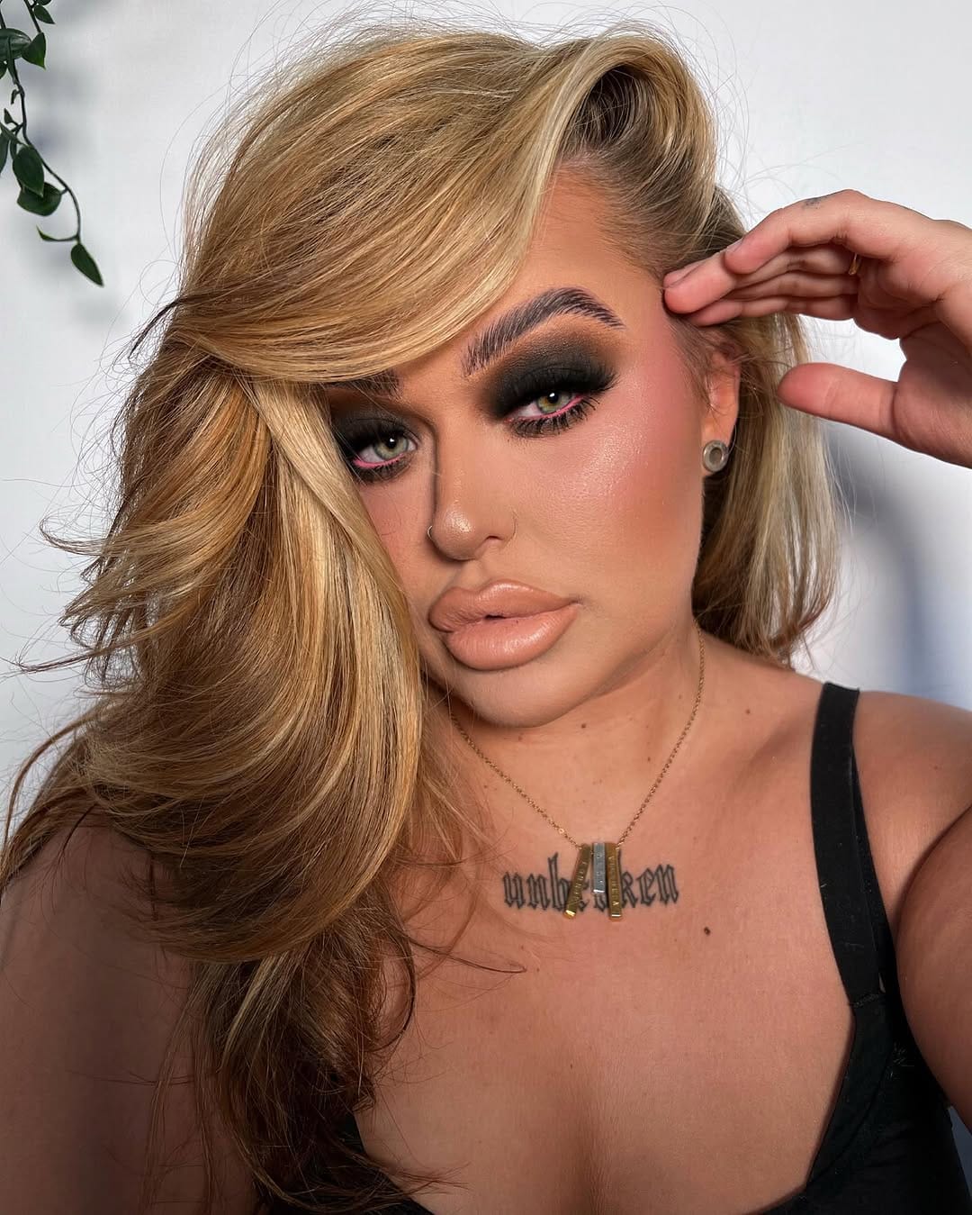 Post 3 by Ｐｒｏ Ｍａｋｅｕｐ Ａｒｔｉｓｔ on Instagram (image)