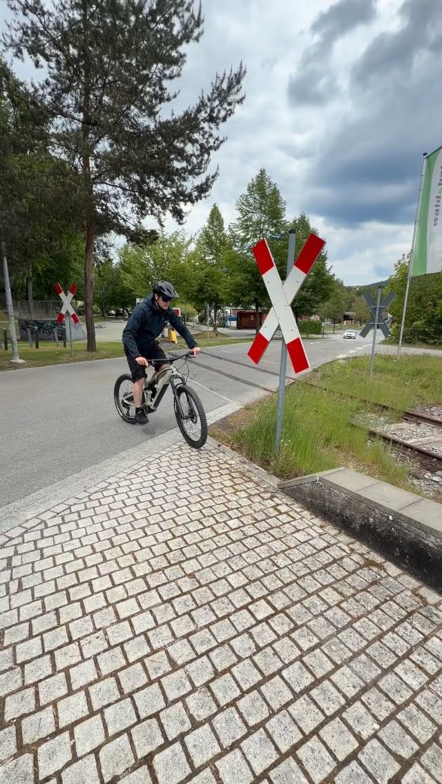 Post 3 by Andi Schuster on Instagram (video)