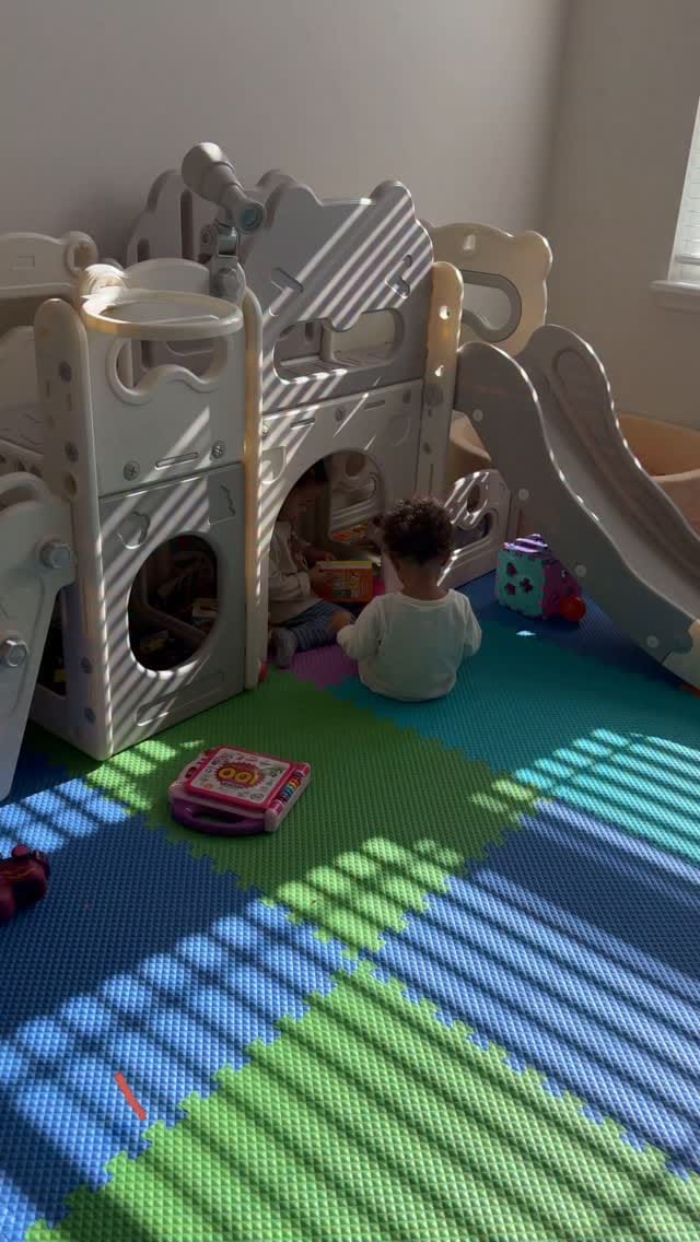 Post 8 by RAFAELA R | MÃE DE GÊMEOS on Instagram (video)