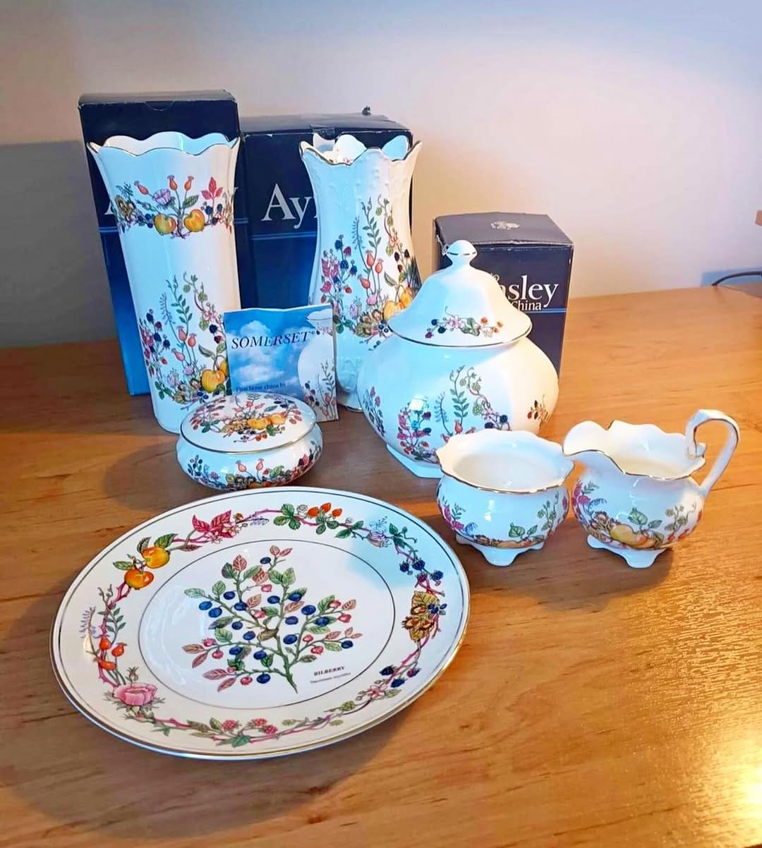 Post 9 by Old Royal Vintage shop on Instagram (image)