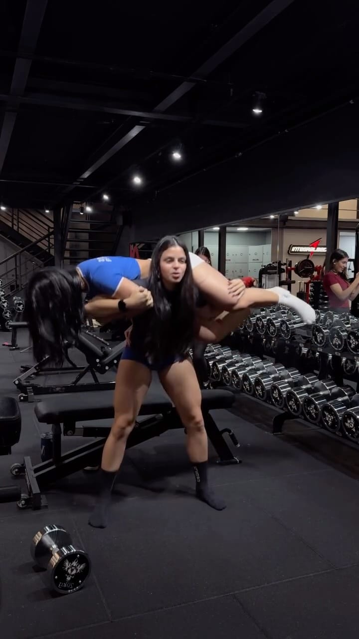 Post 6 by Victória Araujo on Instagram (video)