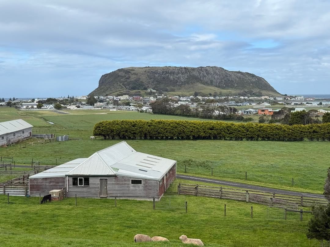 Post 4 by Tasmania.com on Instagram (carousel)