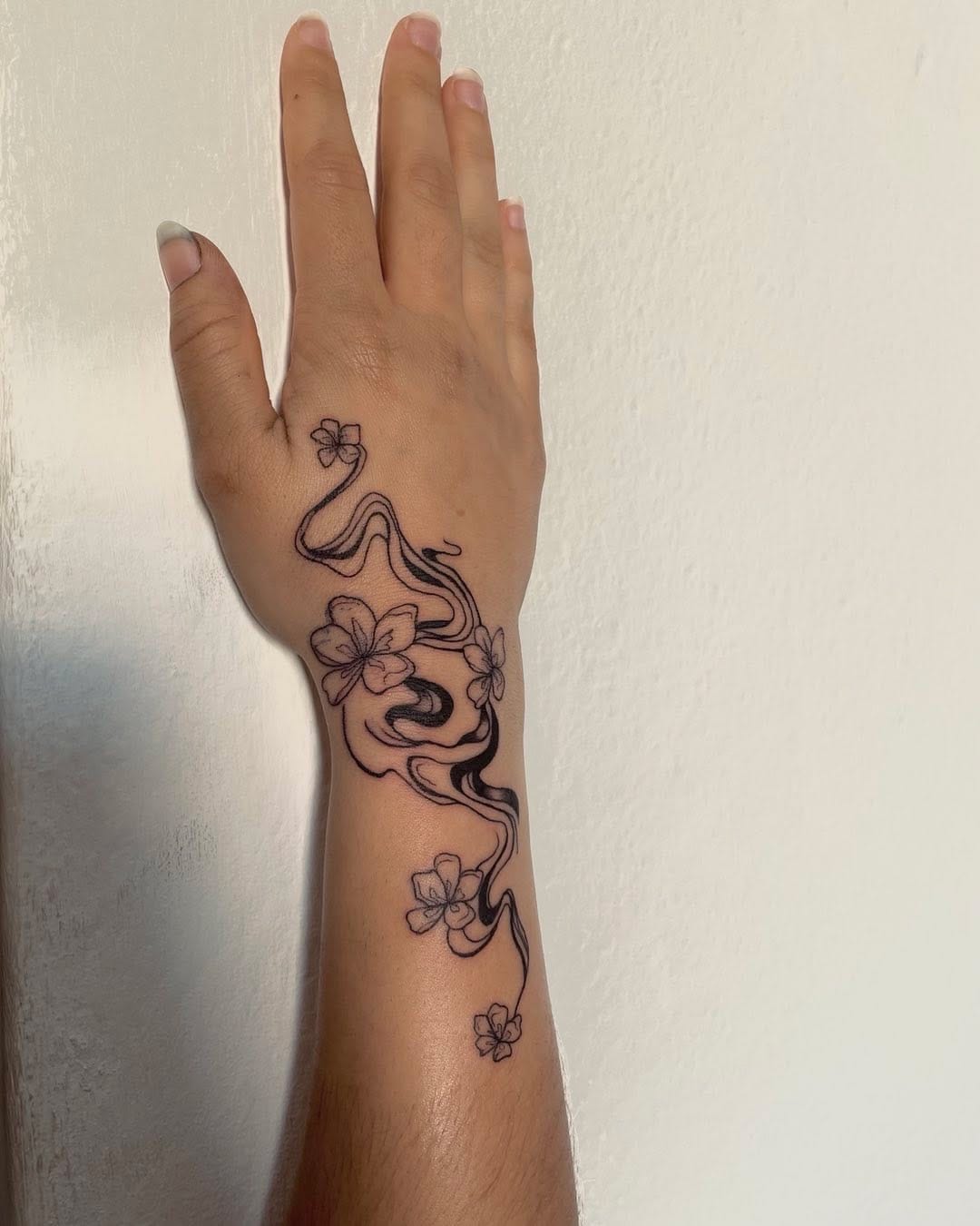 Post 7 by 𝕍𝕚𝕔𝕥𝕠𝕣𝕚𝕒 𝔹𝕒𝕦𝕫á on Instagram (image)