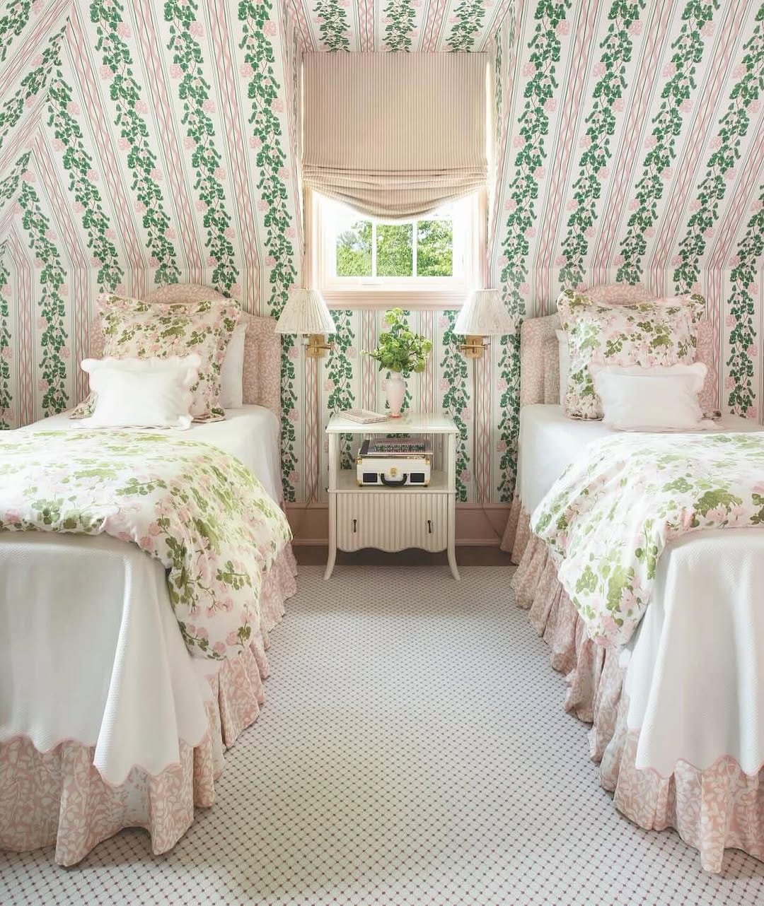 Post 5 by Hundley Hilton Interiors on Instagram (image)