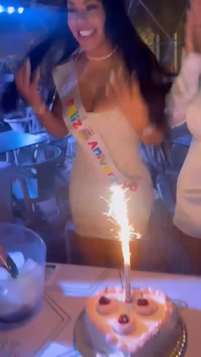 Post 4 by India Souza on Instagram (video)