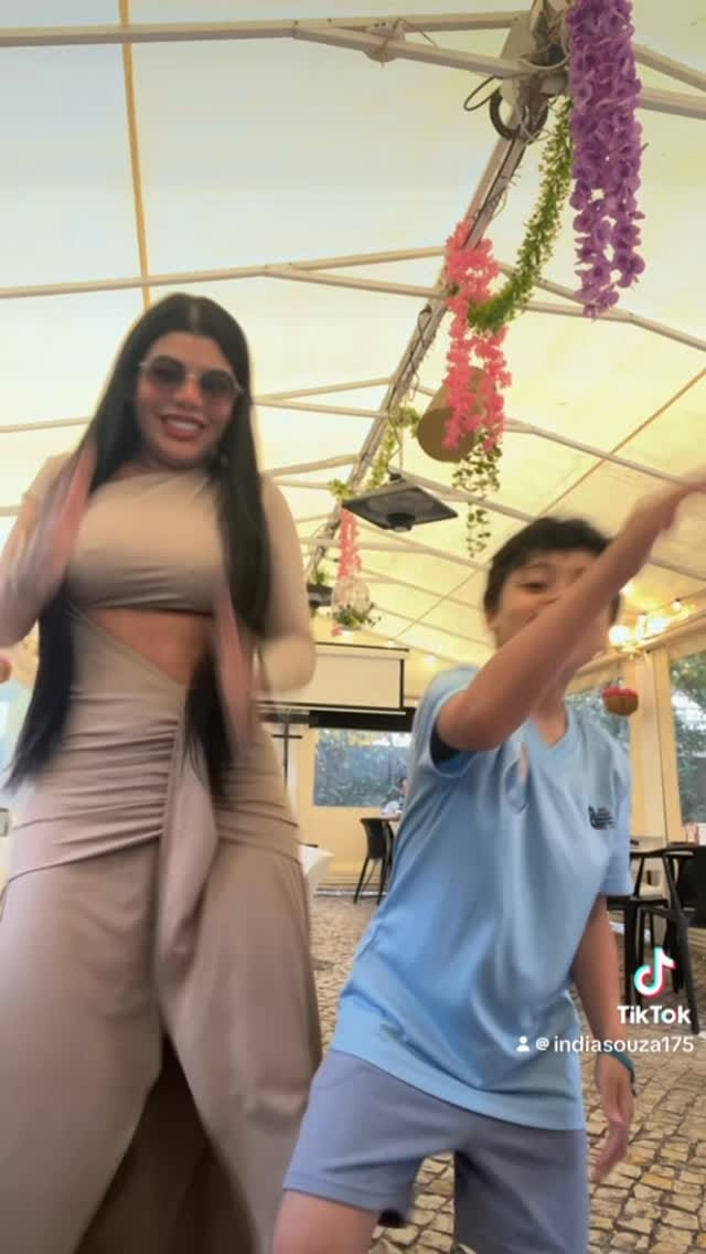 Post 6 by India Souza on Instagram (video)