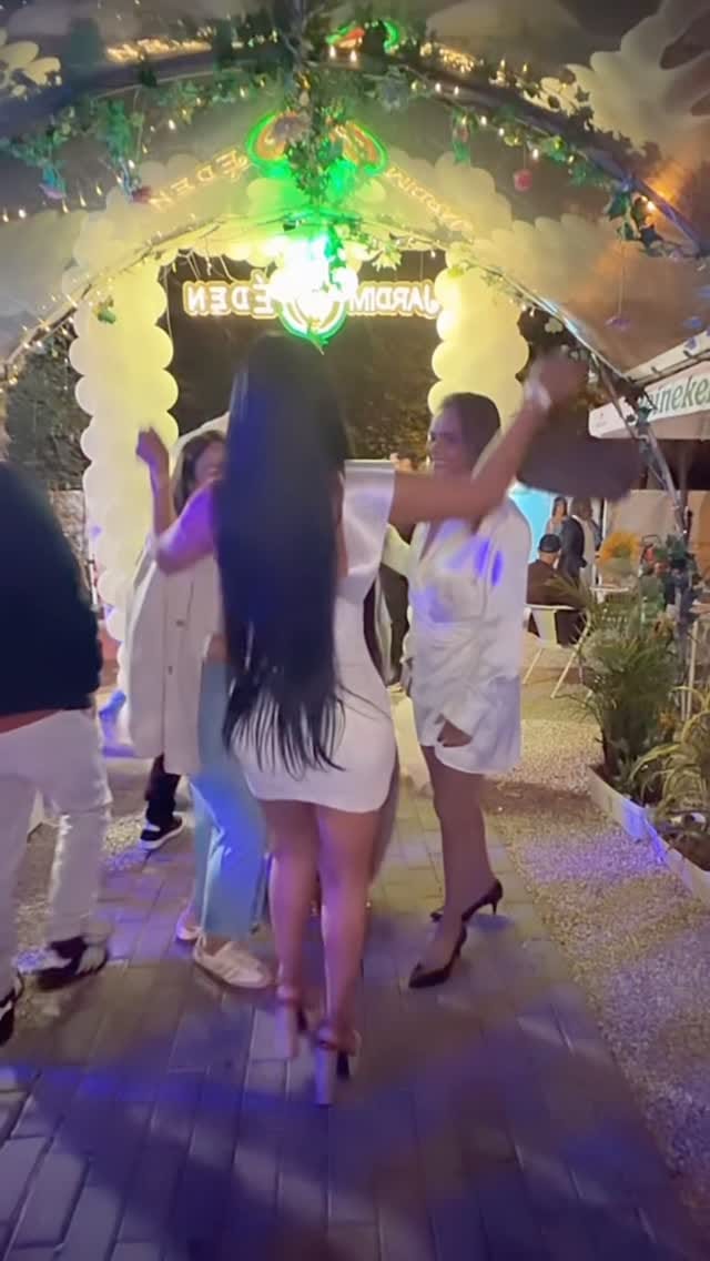 Post 3 by India Souza on Instagram (video)