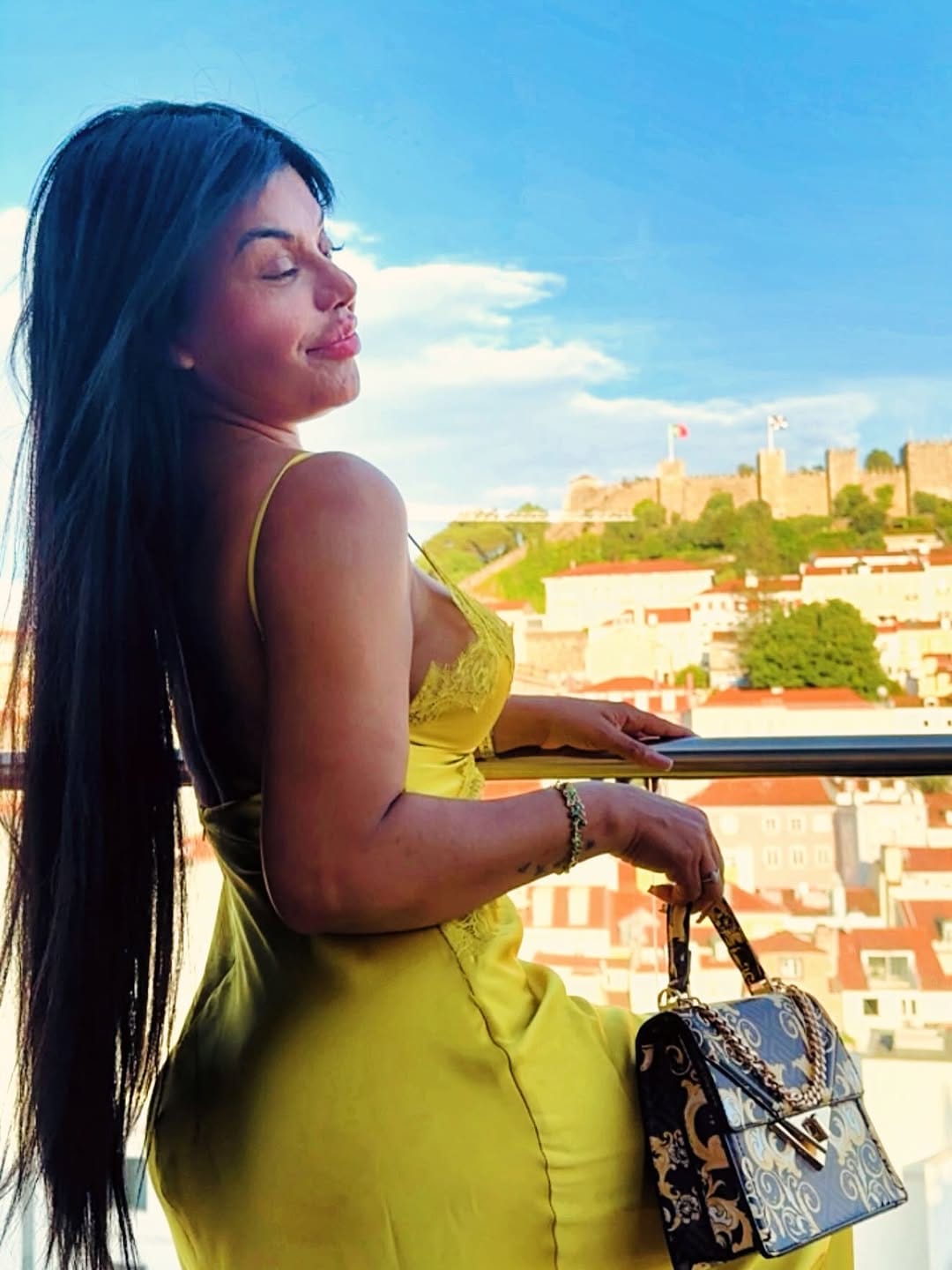 Post 9 by India Souza on Instagram (carousel)