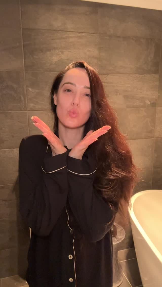 Post 1 by SAMANTHA ROSE KING on Instagram (video)