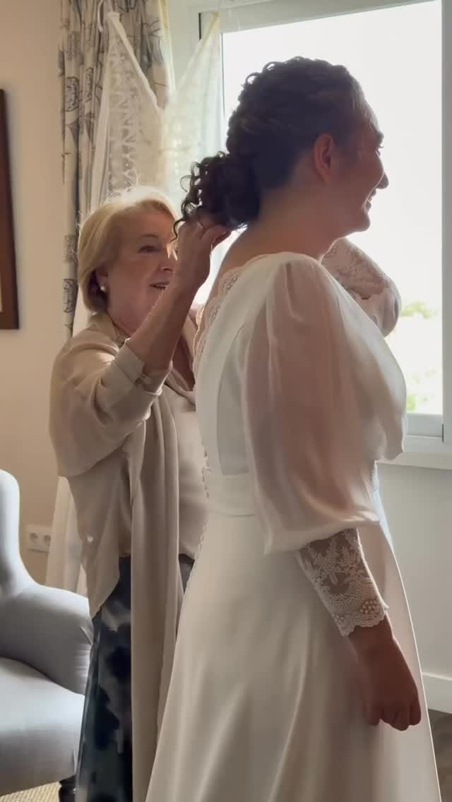 Post 6 by Vestidos de novia e invitada. on Instagram (video)