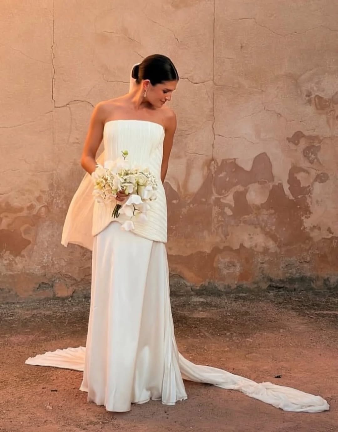 Post 3 by Vestidos de novia e invitada. on Instagram (carousel)