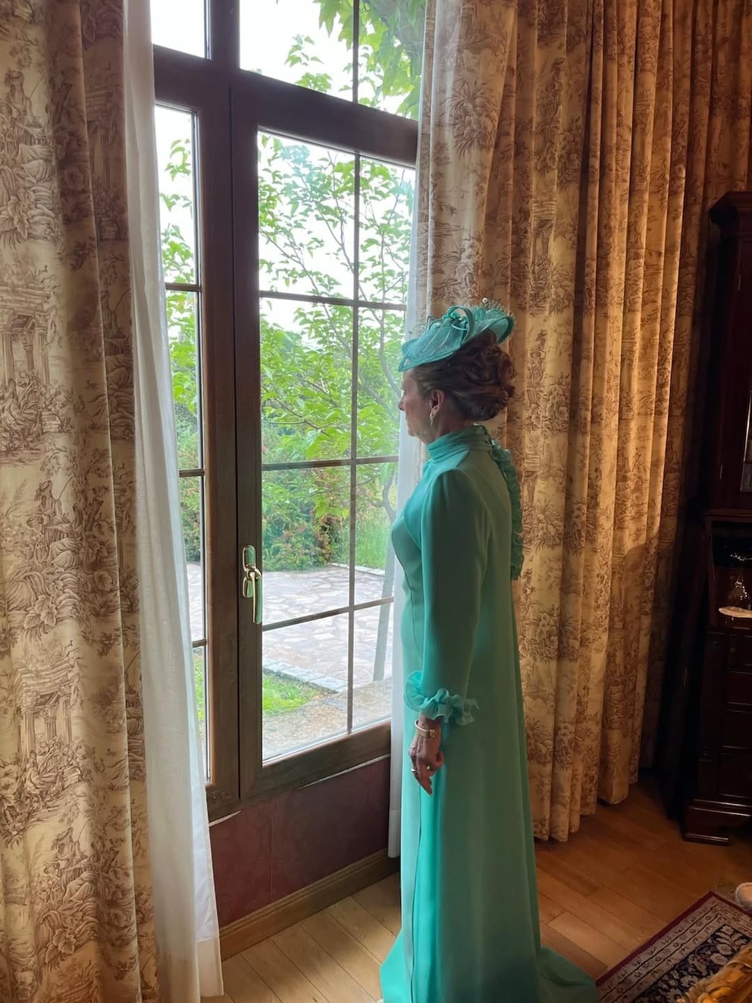 Post 4 by Vestidos de novia e invitada. on Instagram (carousel)