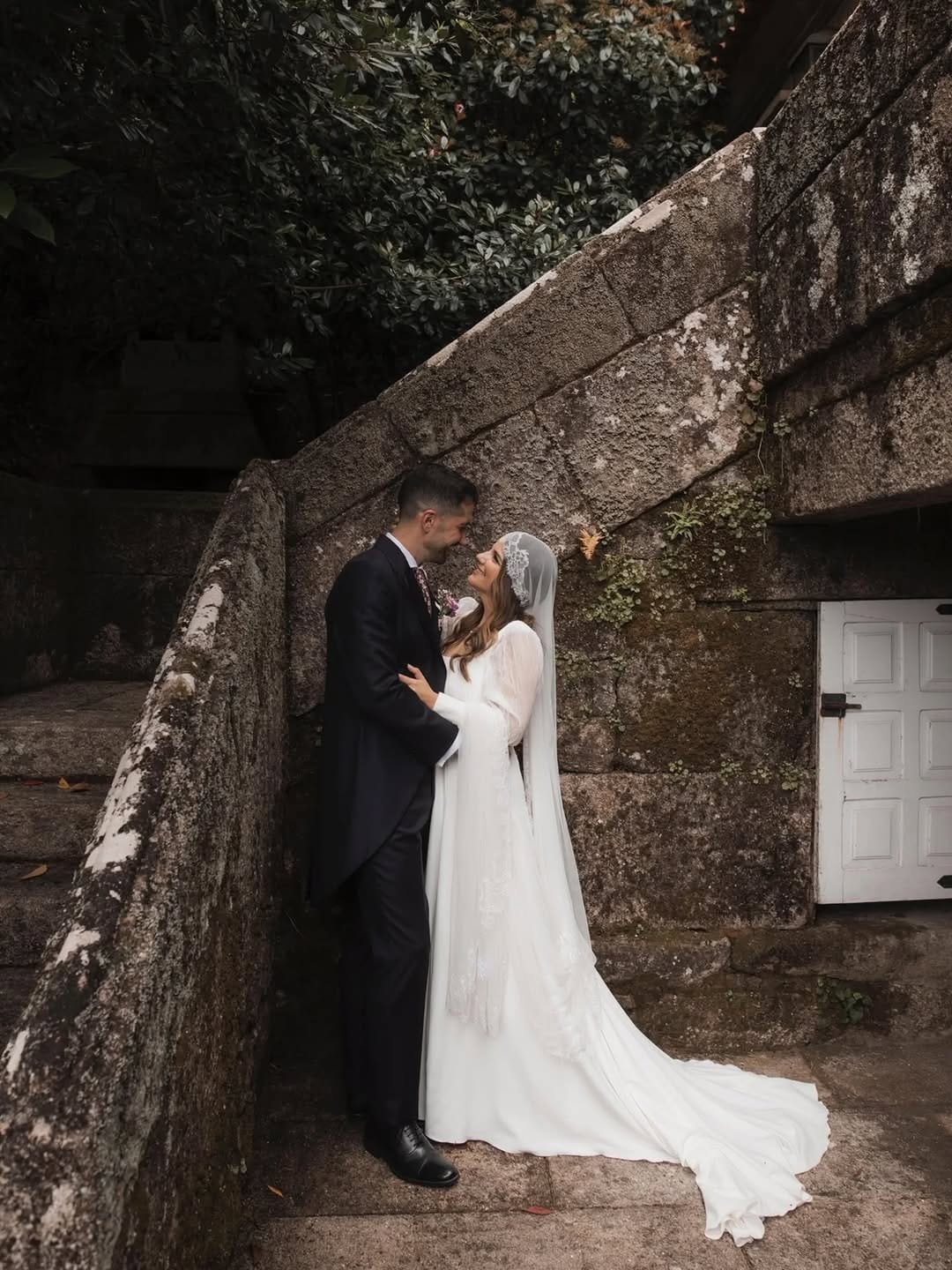 Post 2 by Vestidos de novia e invitada. on Instagram (carousel)