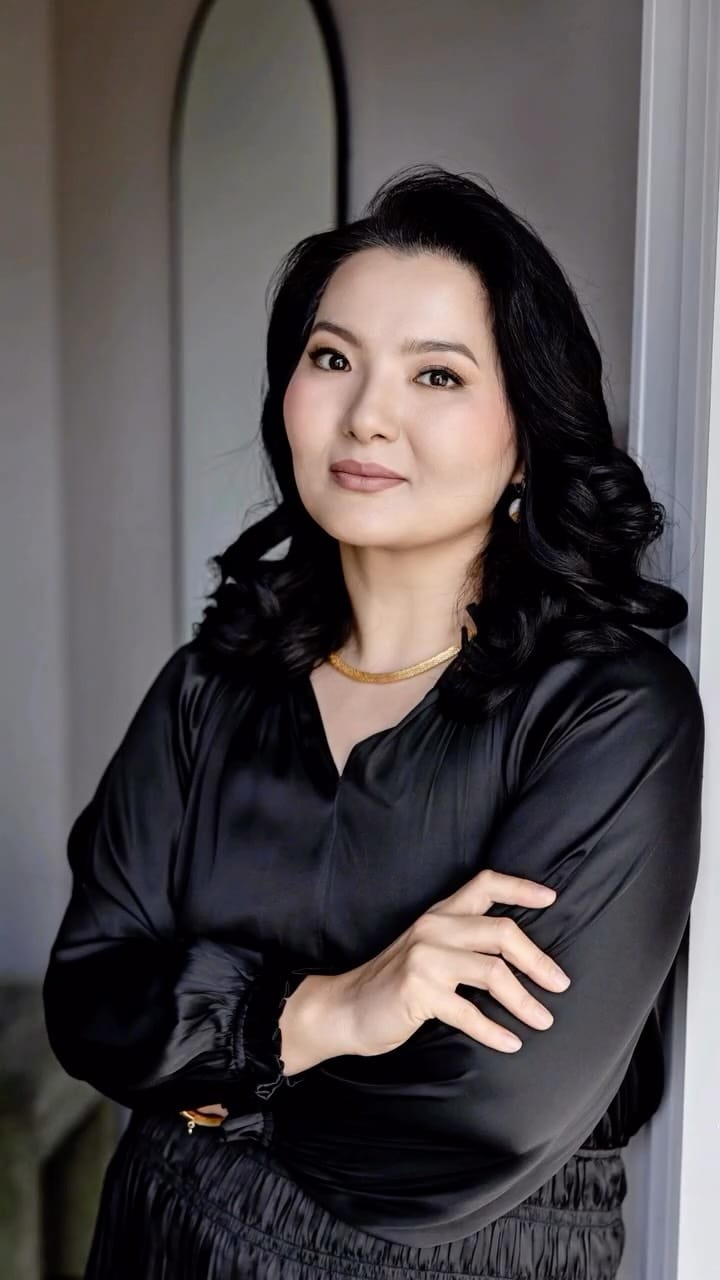 Post 2 by MAKEUP AND HAIR TORONTO. VICTORIA on Instagram (video)