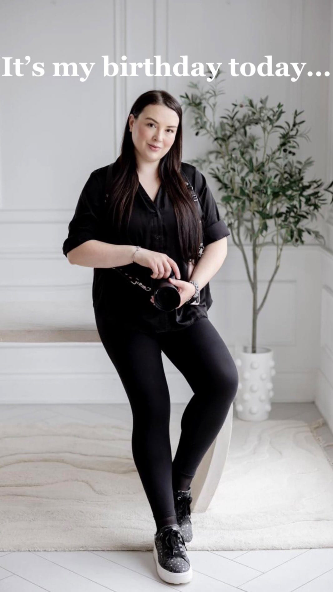 Post 3 by MAKEUP AND HAIR TORONTO. VICTORIA on Instagram (video)