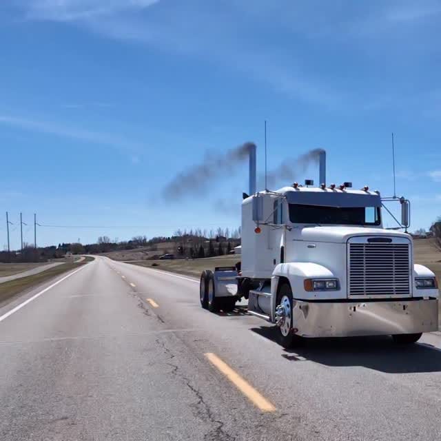 Post 6 by @truckstrailersandmore_ on Instagram (video)