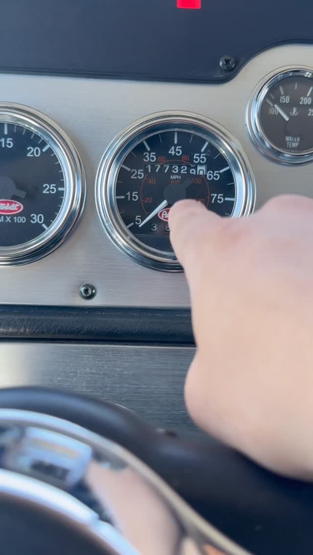 Post 3 by @truckstrailersandmore_ on Instagram (video)
