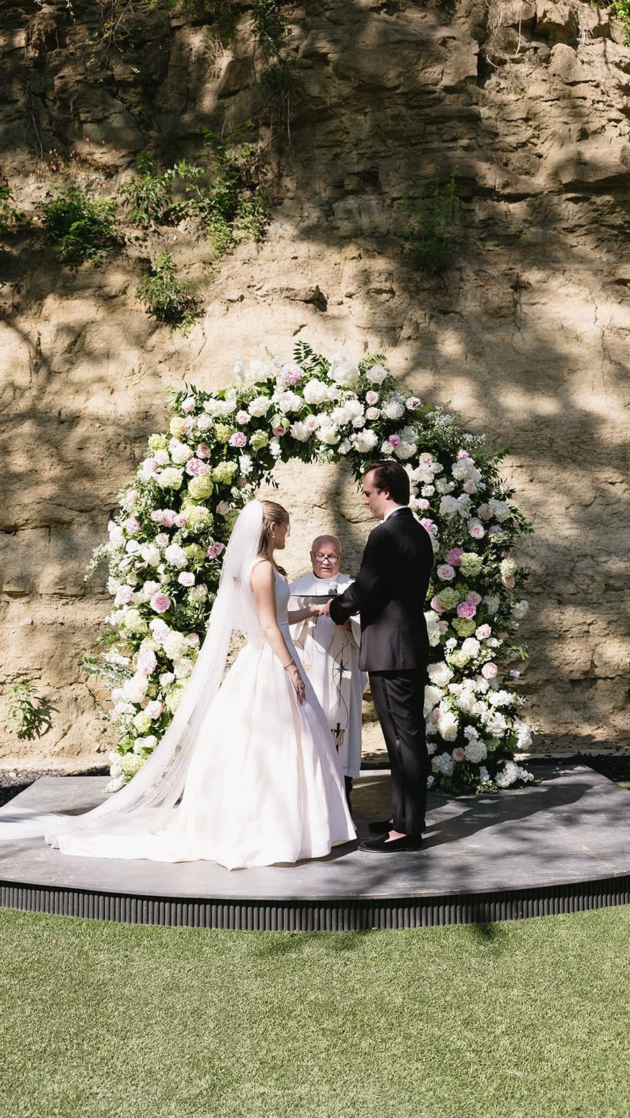 Post 3 by Woods & Co Weddings + Events on Instagram (video)