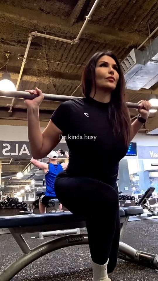 Post 6 by Victoria Castillo on Instagram (video)