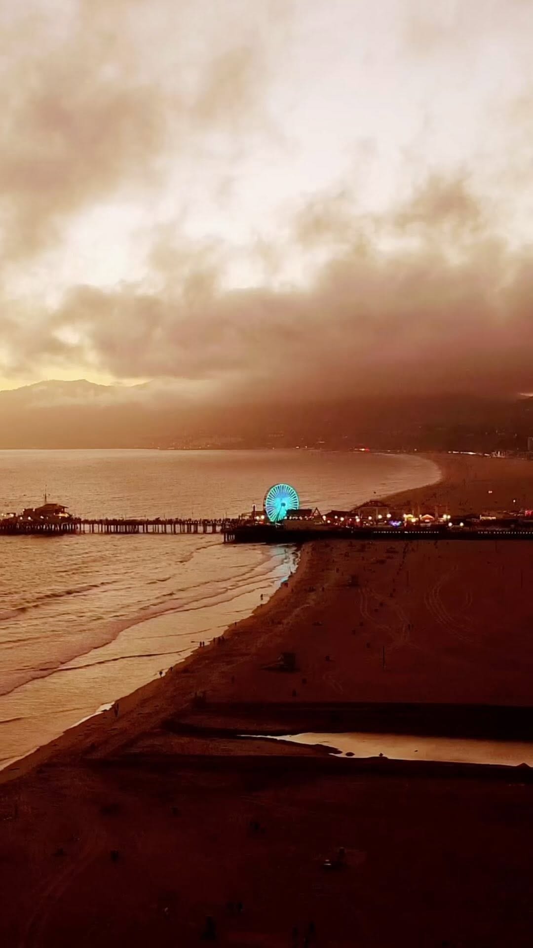 Post 8 by Venice California 🖖️🚴⁶𓅓 🌴🌅🏀😺 on Instagram (video)