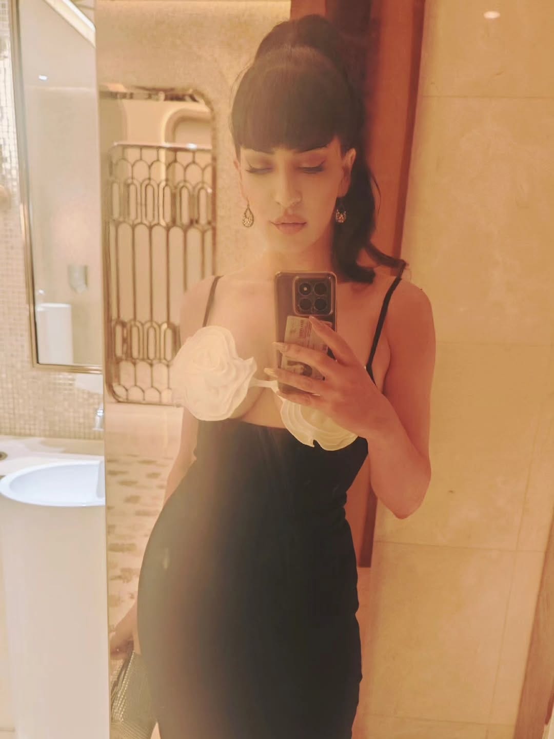 Post 2 by Victoria Sarri on Instagram (carousel)