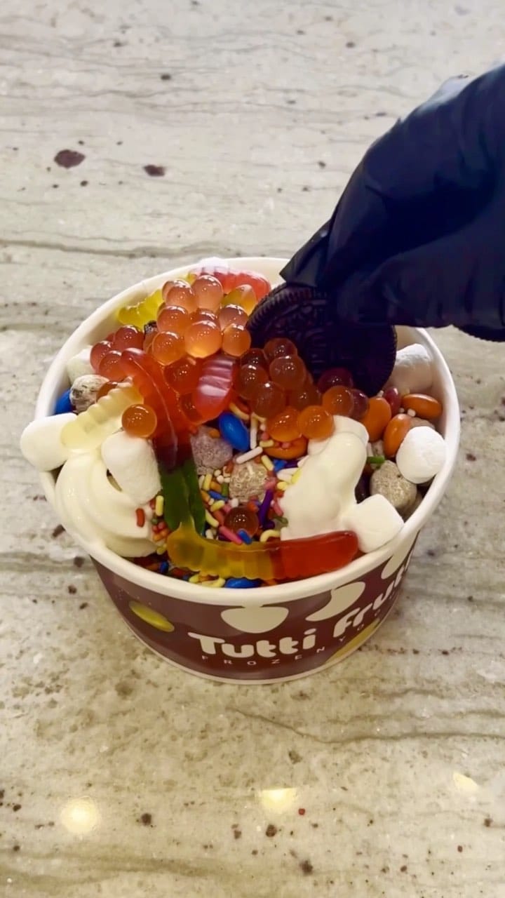 Post 5 by Tutti Frutti Frozen Yogurt on Instagram (video)